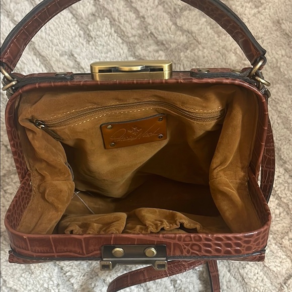 Elegant Brown Crocodile-Embossed Handbag - Picture 5 of 10